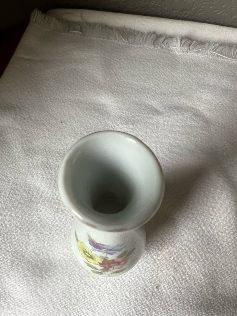 White Floral porcelain Bud Vase with Multicolor Flower Motif - Picture 5 of 9